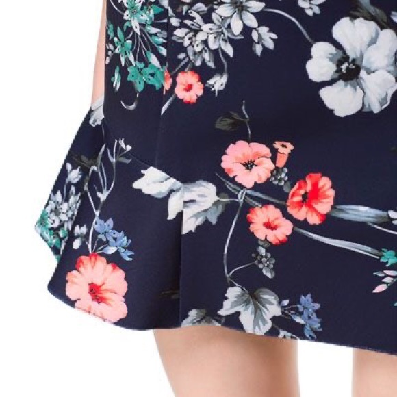 Adorable Floral Miniskirt - Picture 6 of 6